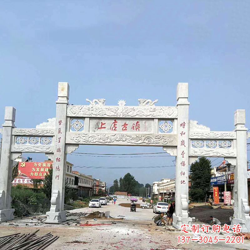 南阳村镇牌坊雕塑传承百年文化