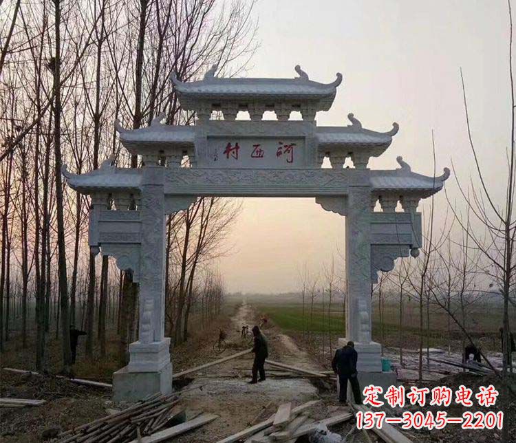 南阳村庄单门牌坊石雕