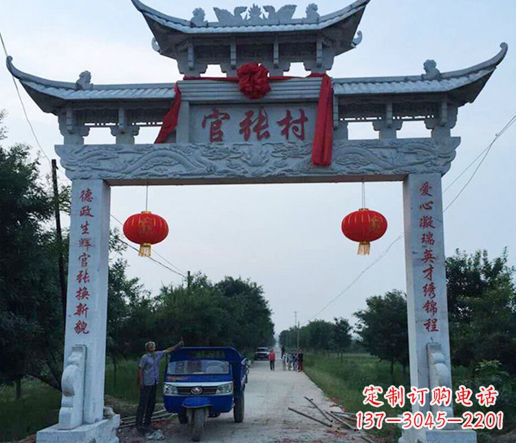 南阳村庄单门石牌坊石雕