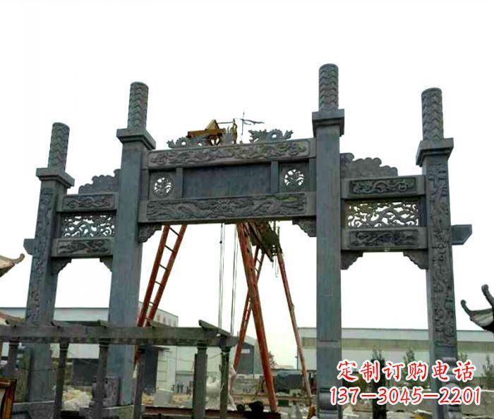 南阳村庄牌坊雕塑传承历史文化