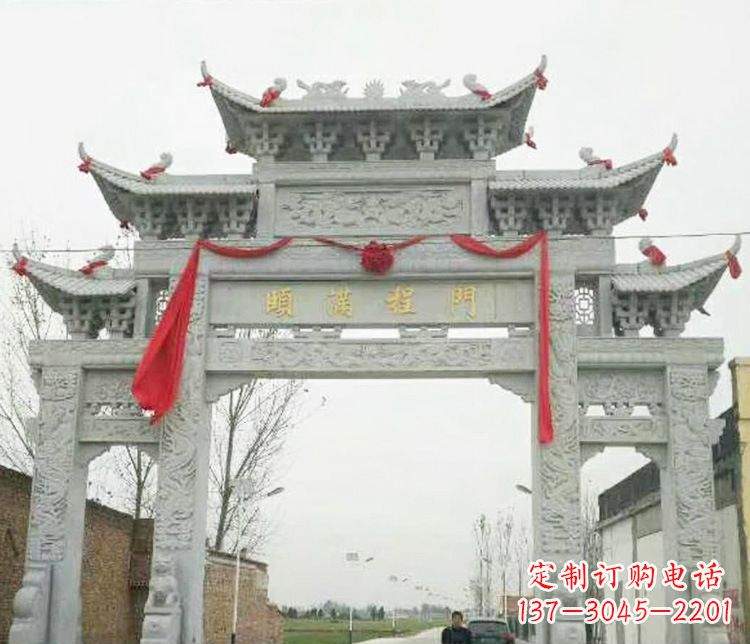南阳牌坊雕塑纪念历史,传承文化