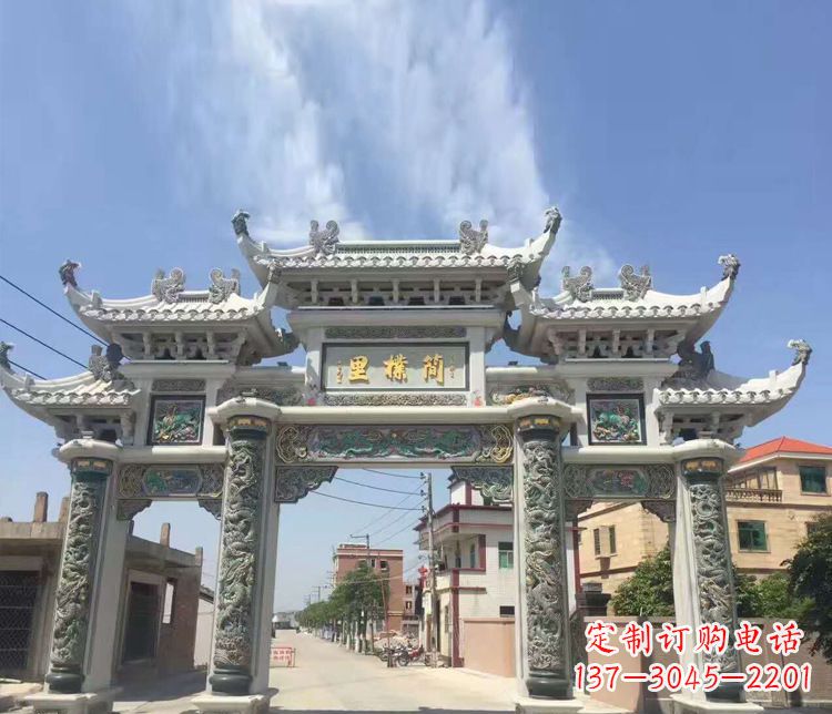 南阳传承古老技艺 牌坊雕塑美化村庄