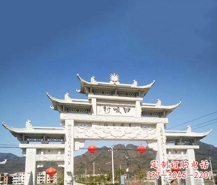 南阳村庄的牌坊雕塑