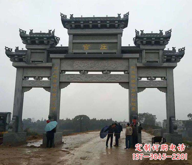 南阳村庄牌坊雕塑传承古老文化
