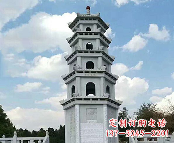 南阳神秘的宝塔雕塑