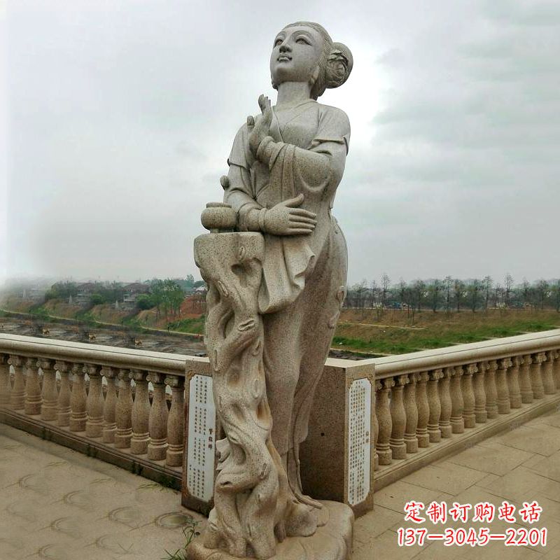 南阳公园广场的貂蝉雕塑古代四大美女之一