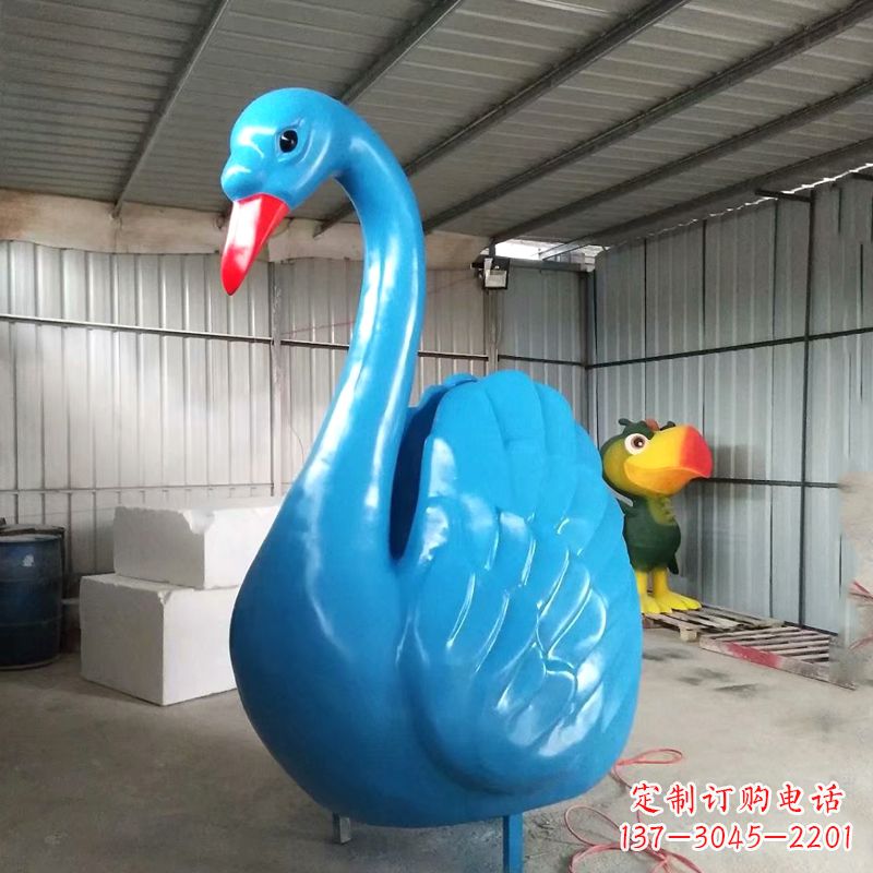 南阳高雅大气的彩绘天鹅雕塑