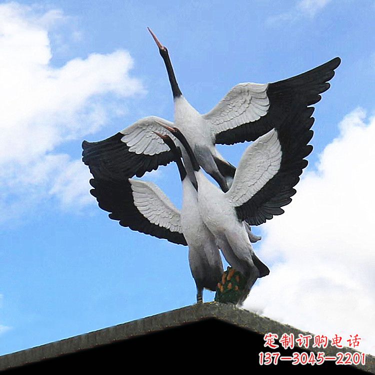 南阳大型仿真仙鹤玻璃钢景观动物雕塑