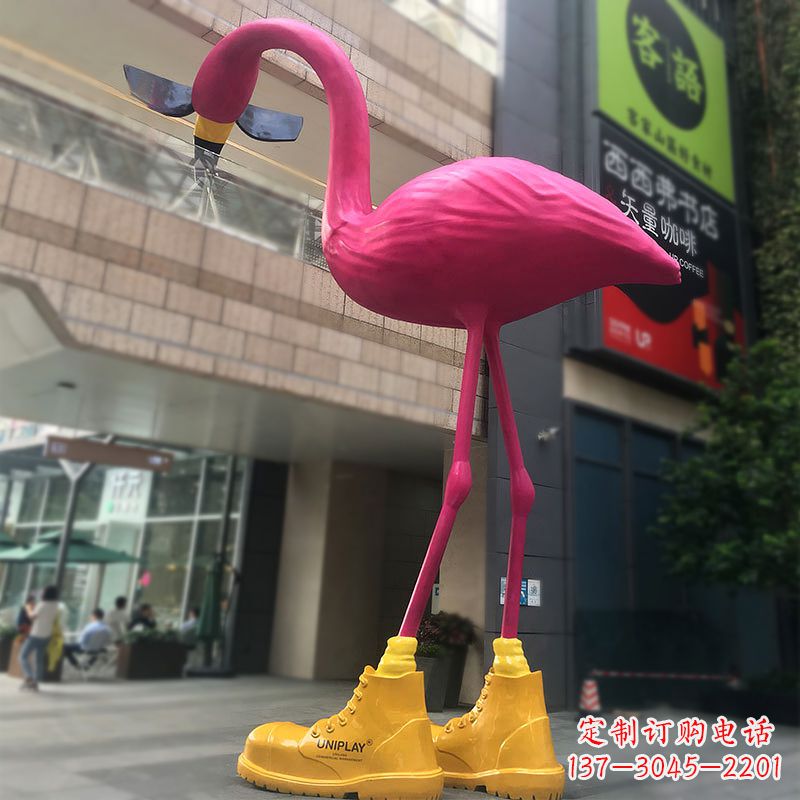 南阳精美多彩的火烈鸟雕塑