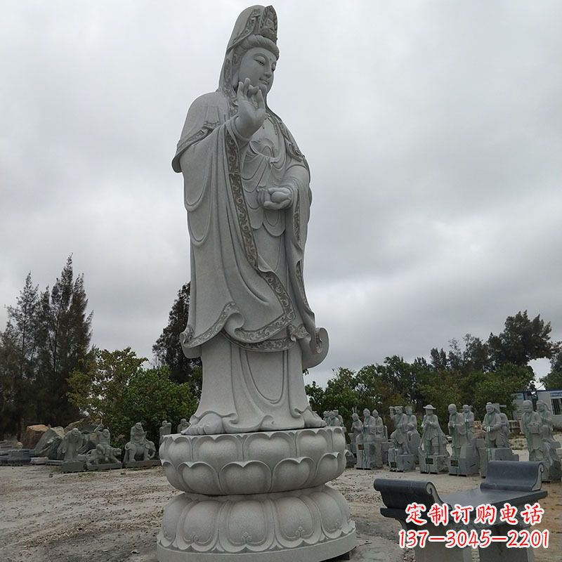 南阳大型青石滴水观音石雕
