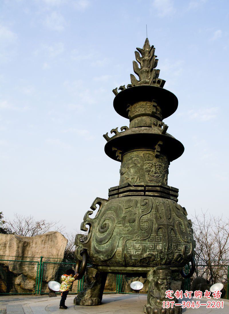南阳大型三足香炉寺庙铜雕塑