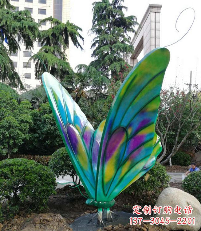 南阳华丽璀璨的蝴蝶彩绘雕塑