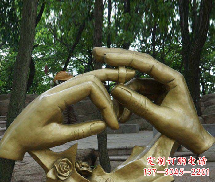南阳精美戒指铜雕塑