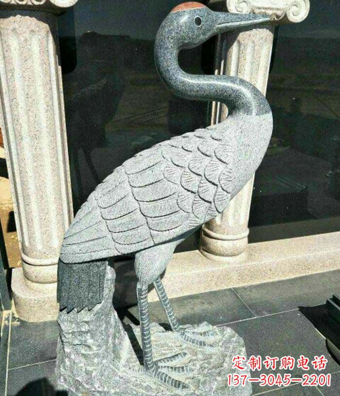 南阳传统工艺精雕丹顶鹤雕塑