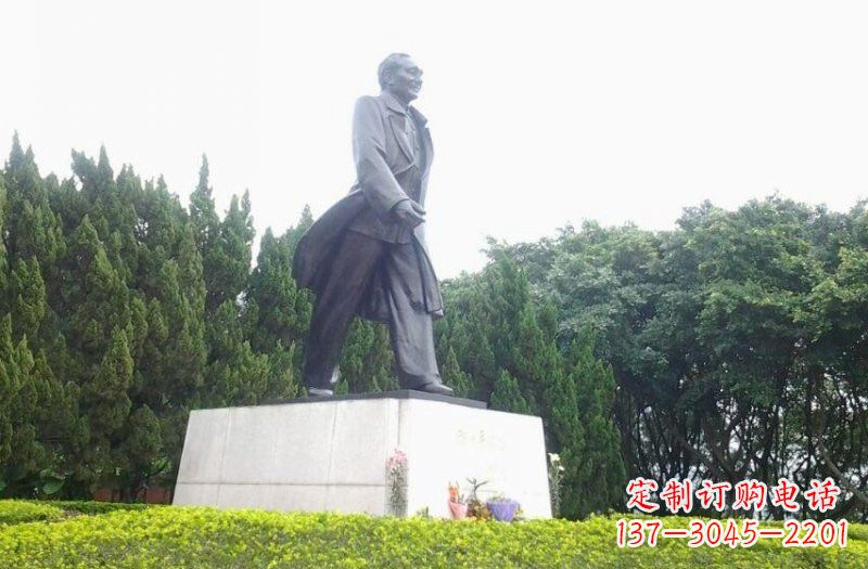 南阳邓小平铜雕
