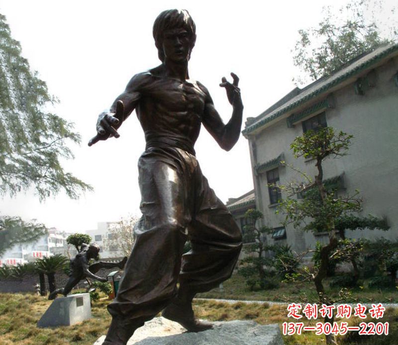 南阳传奇人物李小龙铜雕