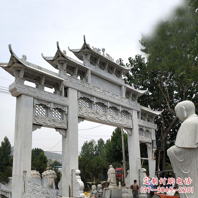 南阳雕塑公园门口牌坊