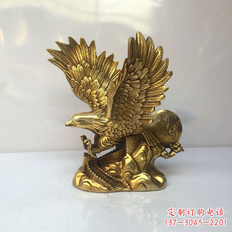 南阳高雅迷人的镀金铜老鹰雕塑