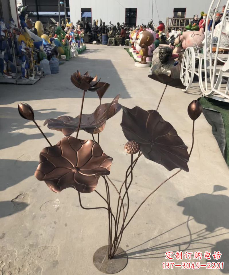 南阳精美锻铜荷花雕塑