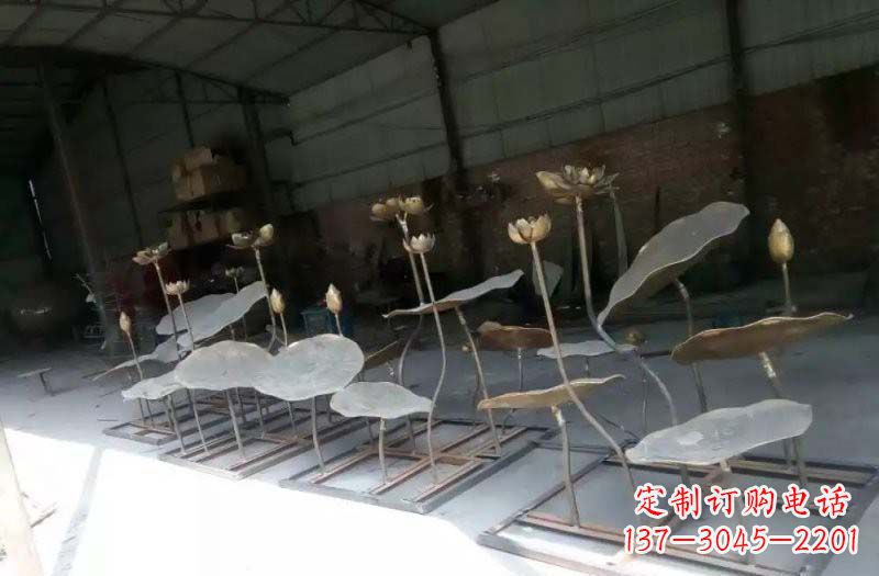 南阳精美锻铜荷花荷叶雕塑