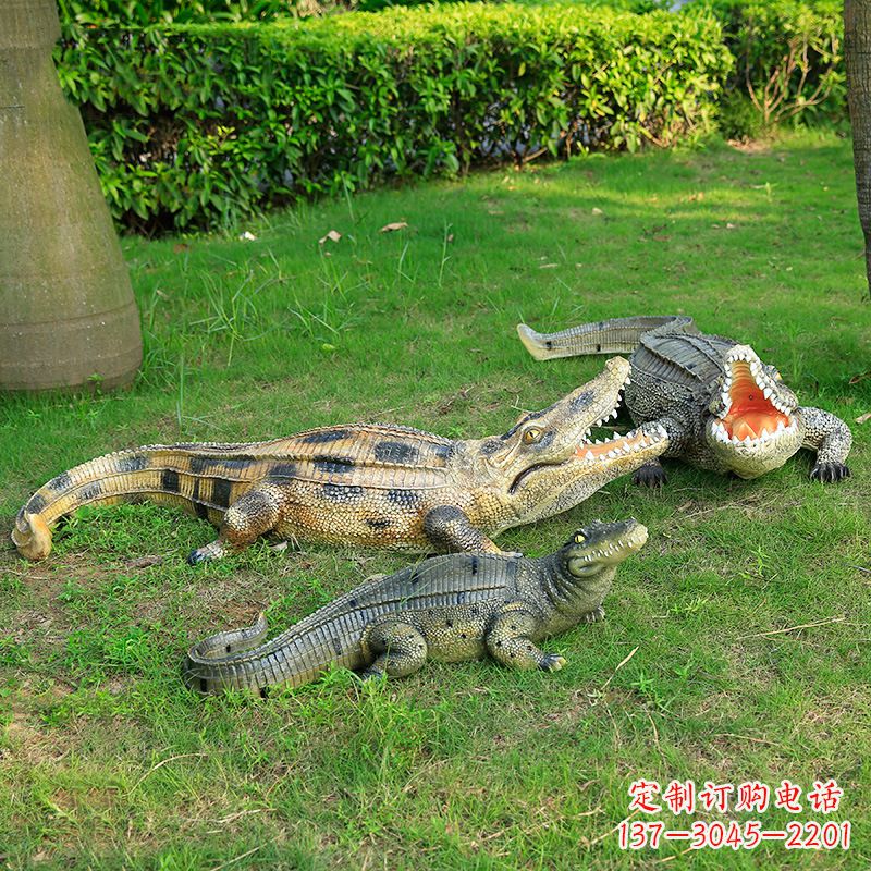 南阳鳄鱼雕塑摆件玻璃钢公园园林草坪动物雕塑