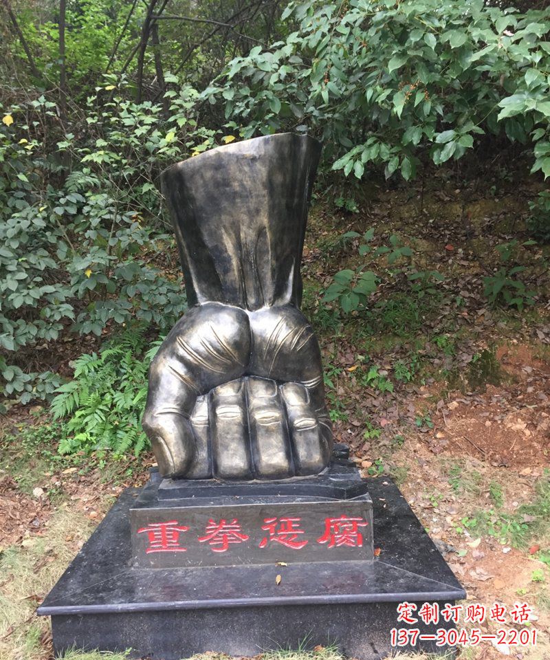 南阳高端铜拳头雕塑