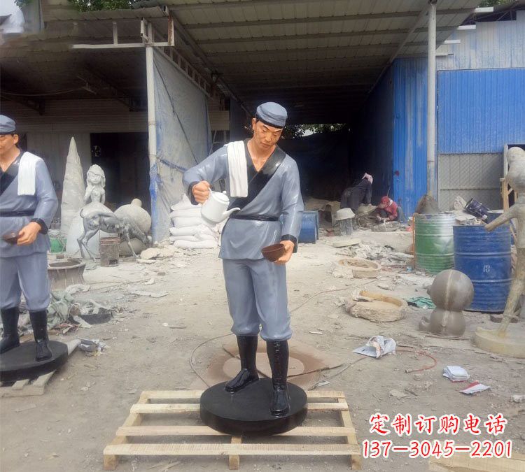 南阳饭店门口玻璃钢仿真店小二雕塑