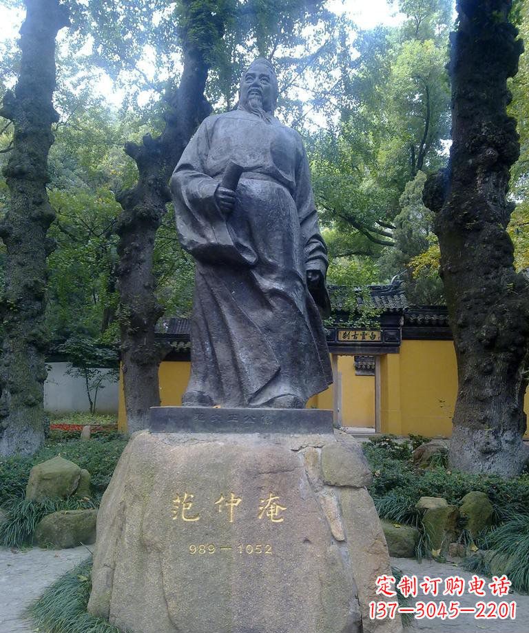 南阳范仲淹古代名人铜雕