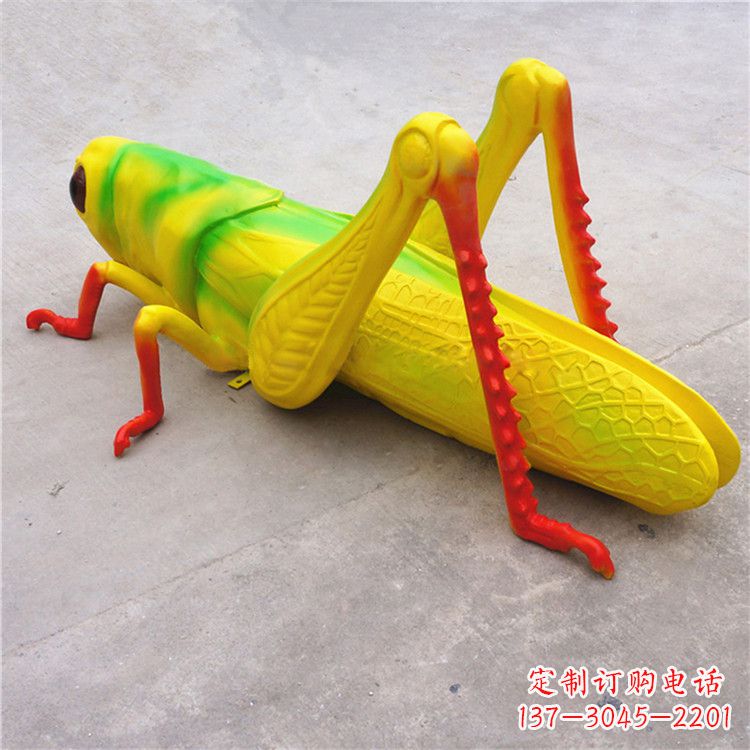 南阳仿真蝗虫玻璃钢蚂蚱雕塑