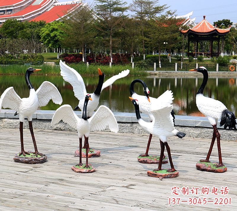 南阳仿真仙鹤动物雕塑