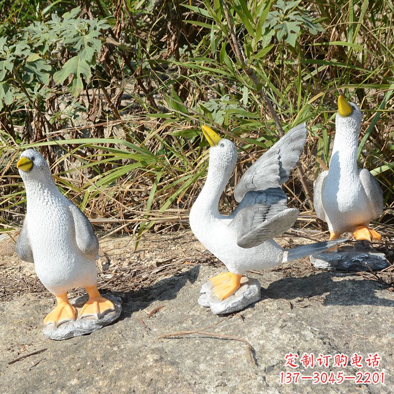南阳放飞和平鸽的雕塑