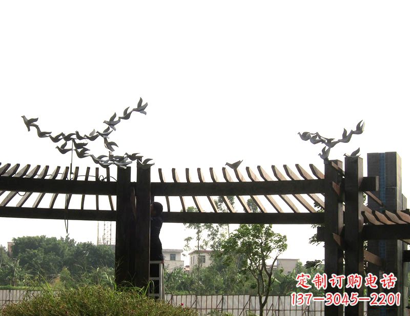 南阳飞翔美景·鸽子雕塑