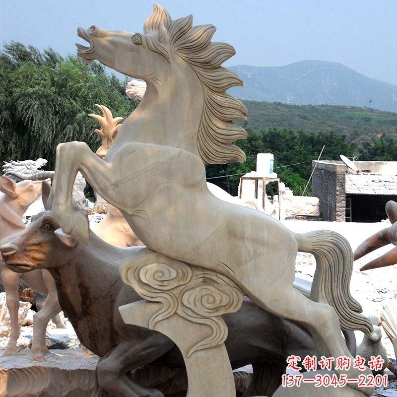 南阳飞天生肖马雕塑