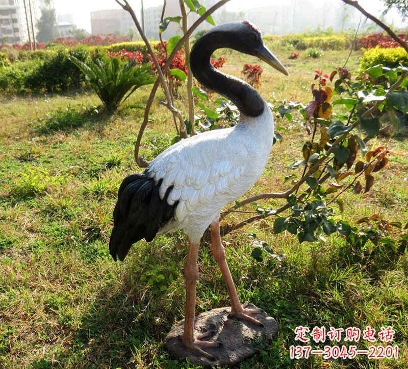 南阳飞行的仙鹤雕塑