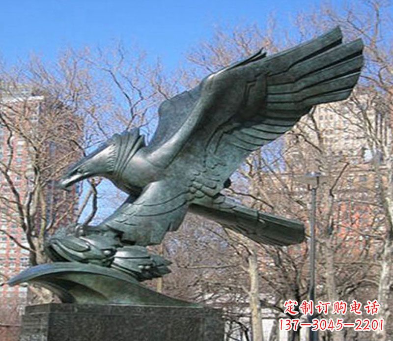 南阳飞鹰石雕动物景观雕塑