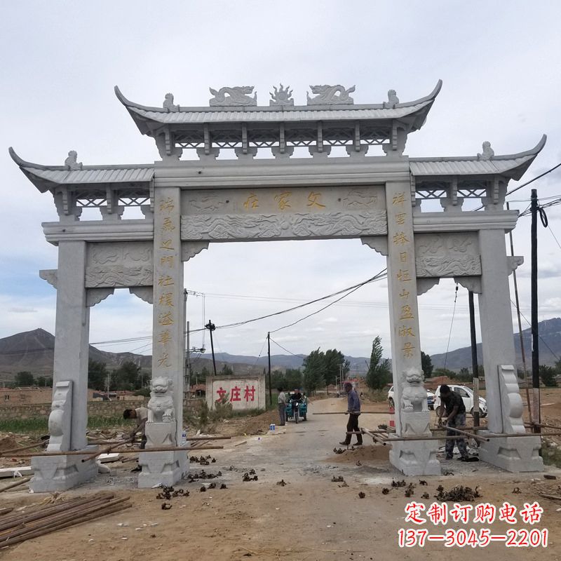 南阳父家庄村口石雕牌坊高品质青石雕塑定制