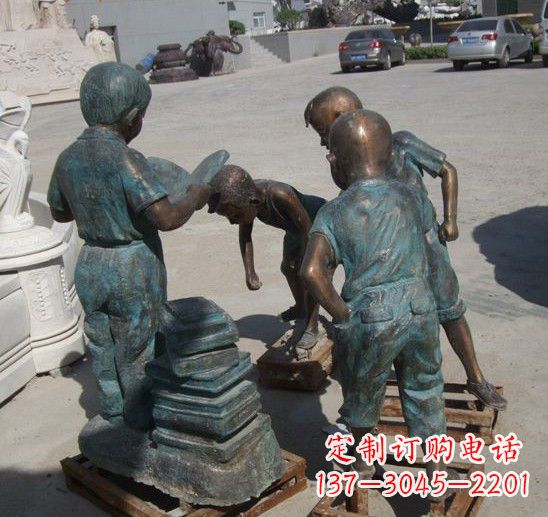 南阳童话般的梦幻小孩铜雕塑