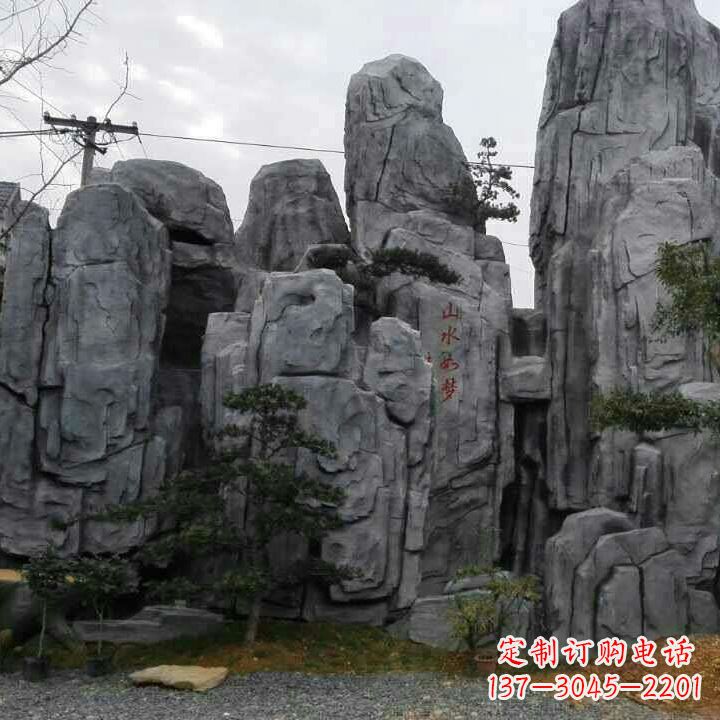 南阳GRC塑石假山雕塑--营造一片芳草如茵的大自然风景