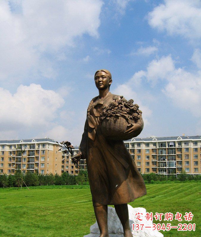 南阳传统精美少数民族雕塑——抱花篮的少数民族女孩