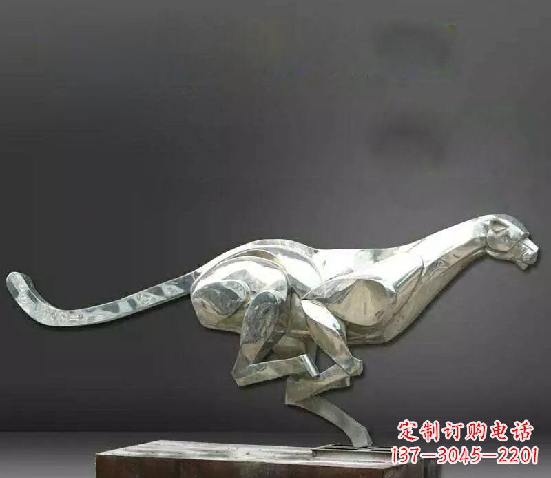 南阳公园不锈钢奔跑的豹子动物雕塑