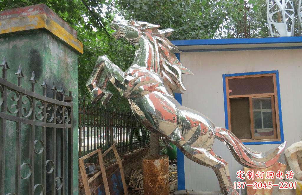 南阳优雅凌厉的不锈钢奔跑马雕塑