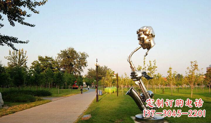 南阳公园不锈钢抽象吹萨克斯雕塑
