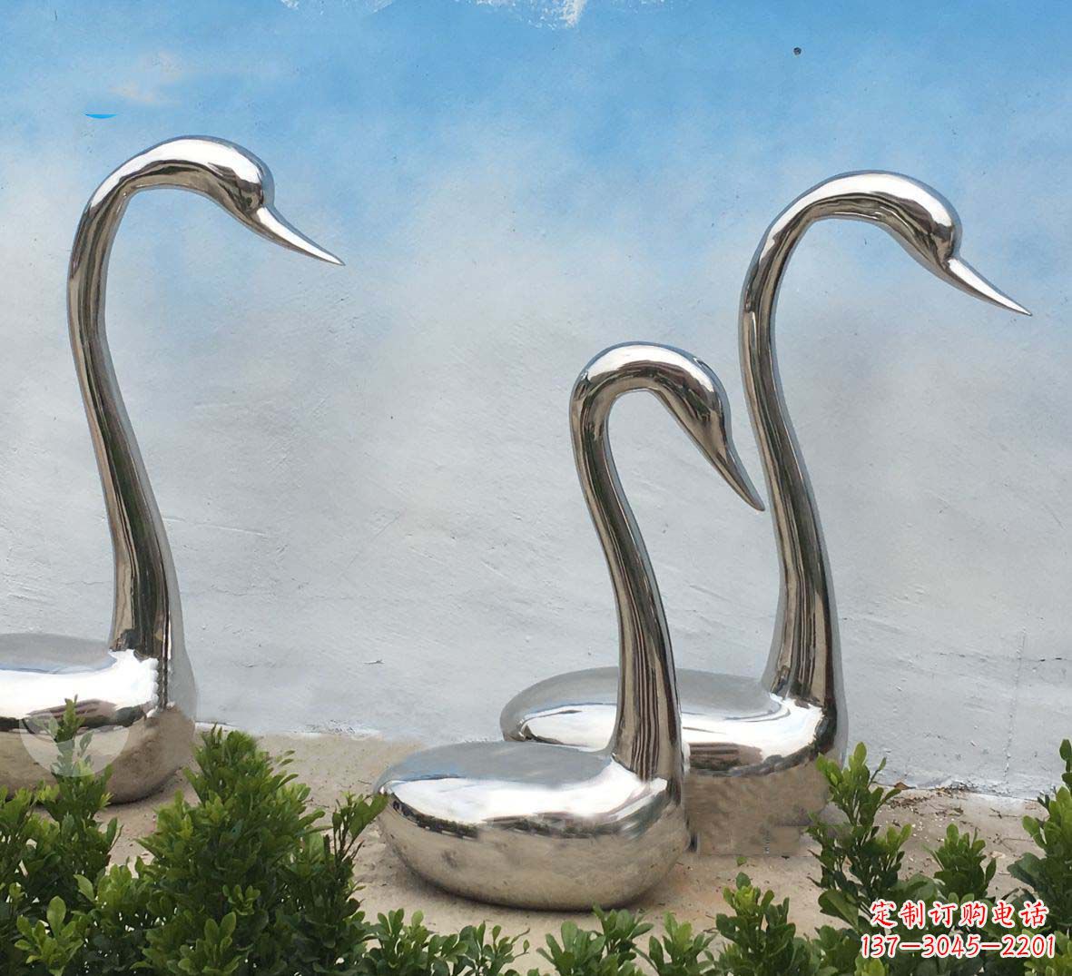 南阳精美不锈钢抽象天鹅座椅雕塑