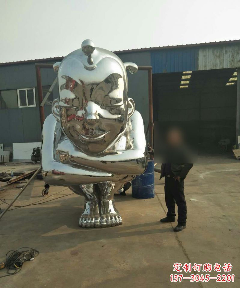 南阳公园不锈钢大型蹲着的儿童雕塑
