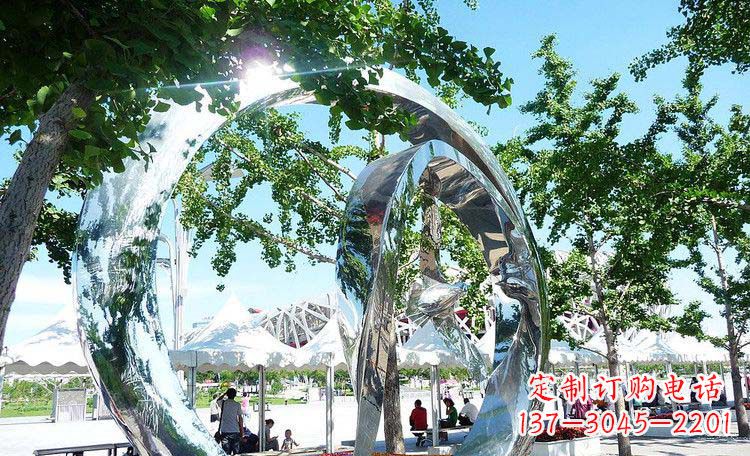 南阳高端实木不锈钢镀层圆环雕塑