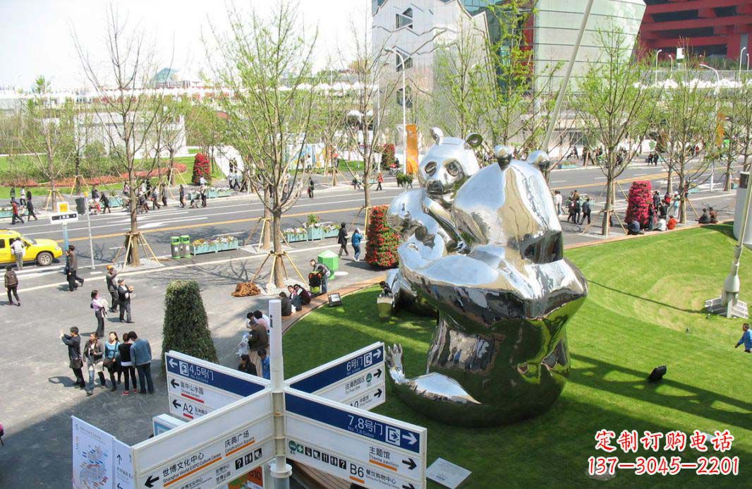 南阳镜面不锈钢熊猫大型雕塑