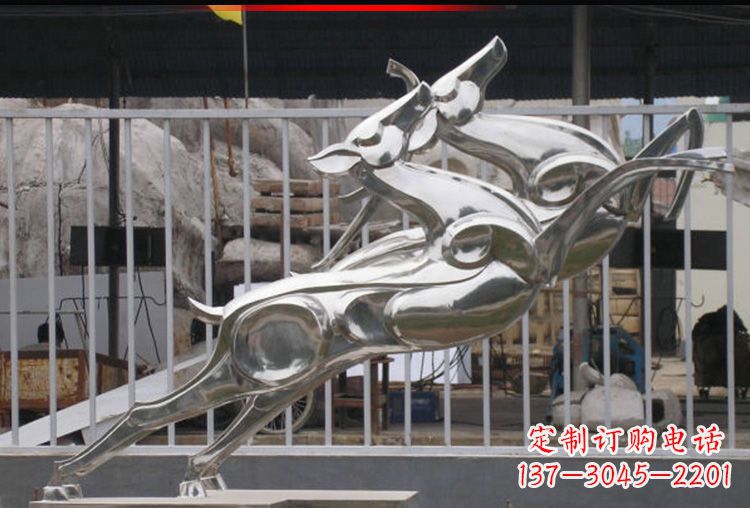 南阳梅花鹿不锈钢高光大型雕塑