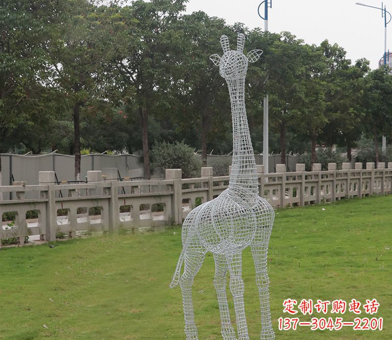 南阳浪漫活力·不锈钢镂空长颈鹿雕塑
