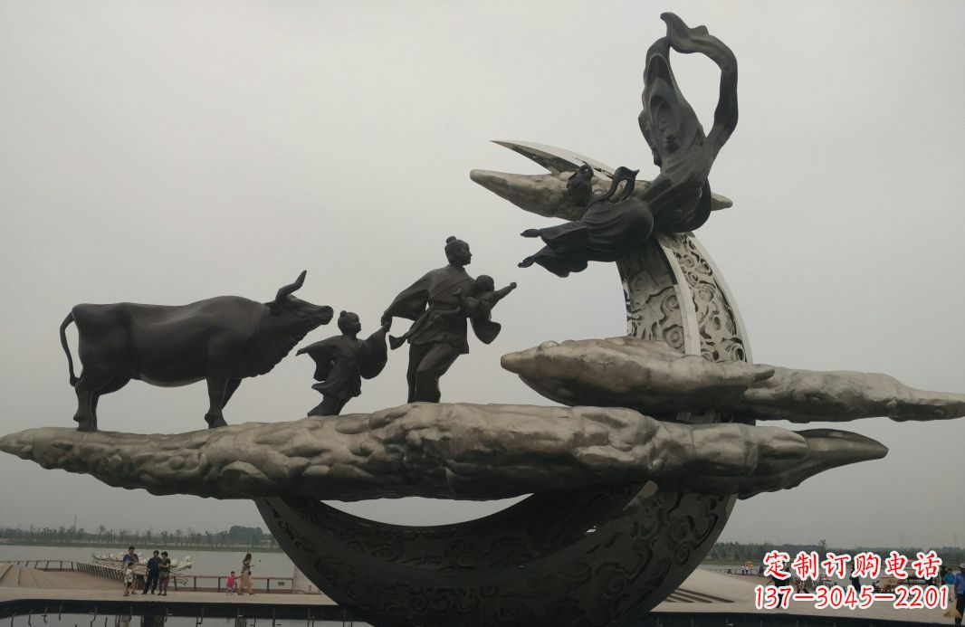 南阳公园不锈钢牛郎织女景观雕塑