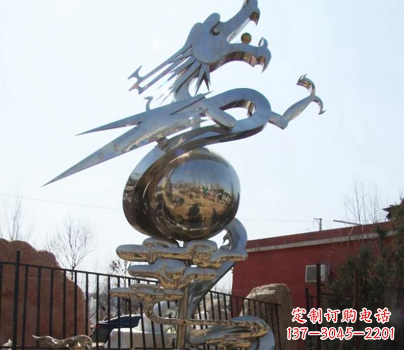 南阳传统与现代完美结合的青铜龙雕塑